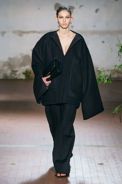 Look 50